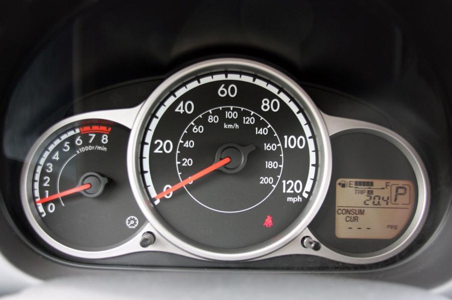  Mazda2 2010 года  (фото 141 из 183)